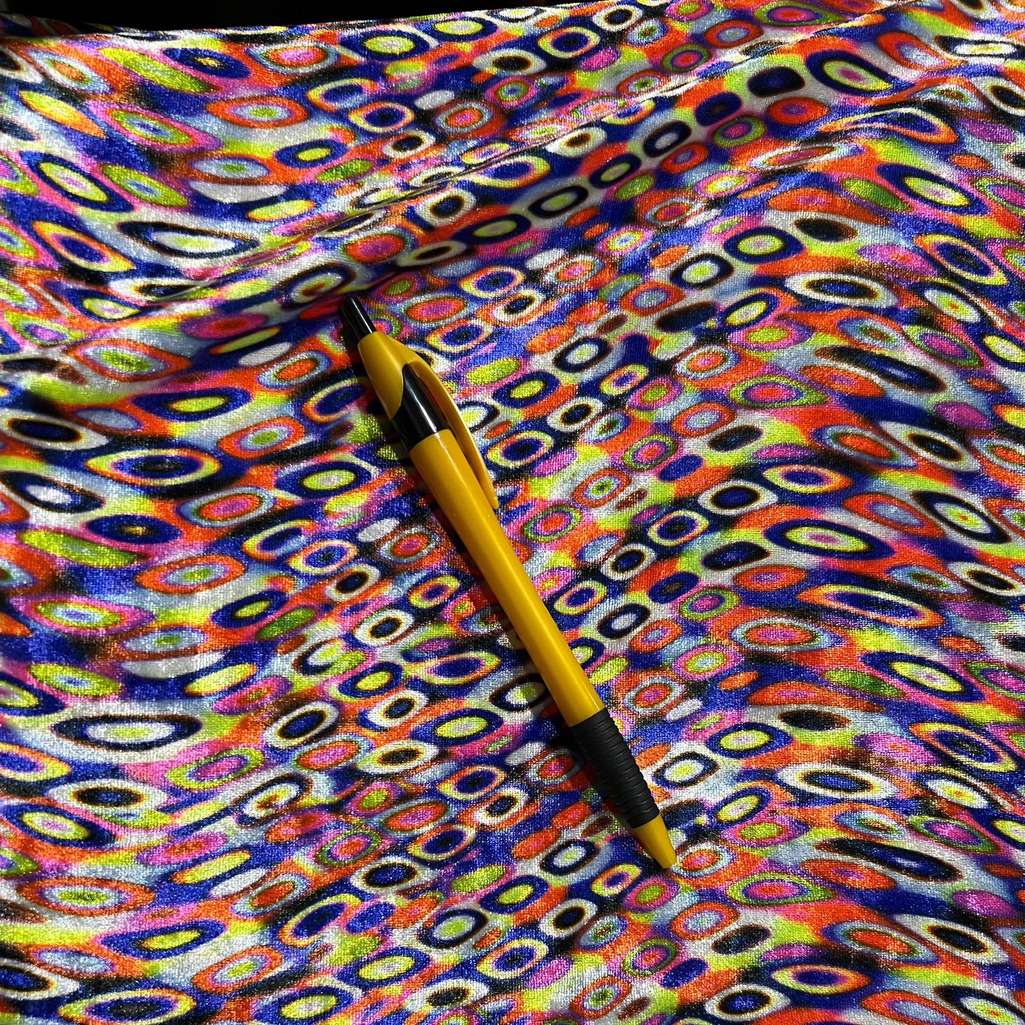 Retro print stretch velvet